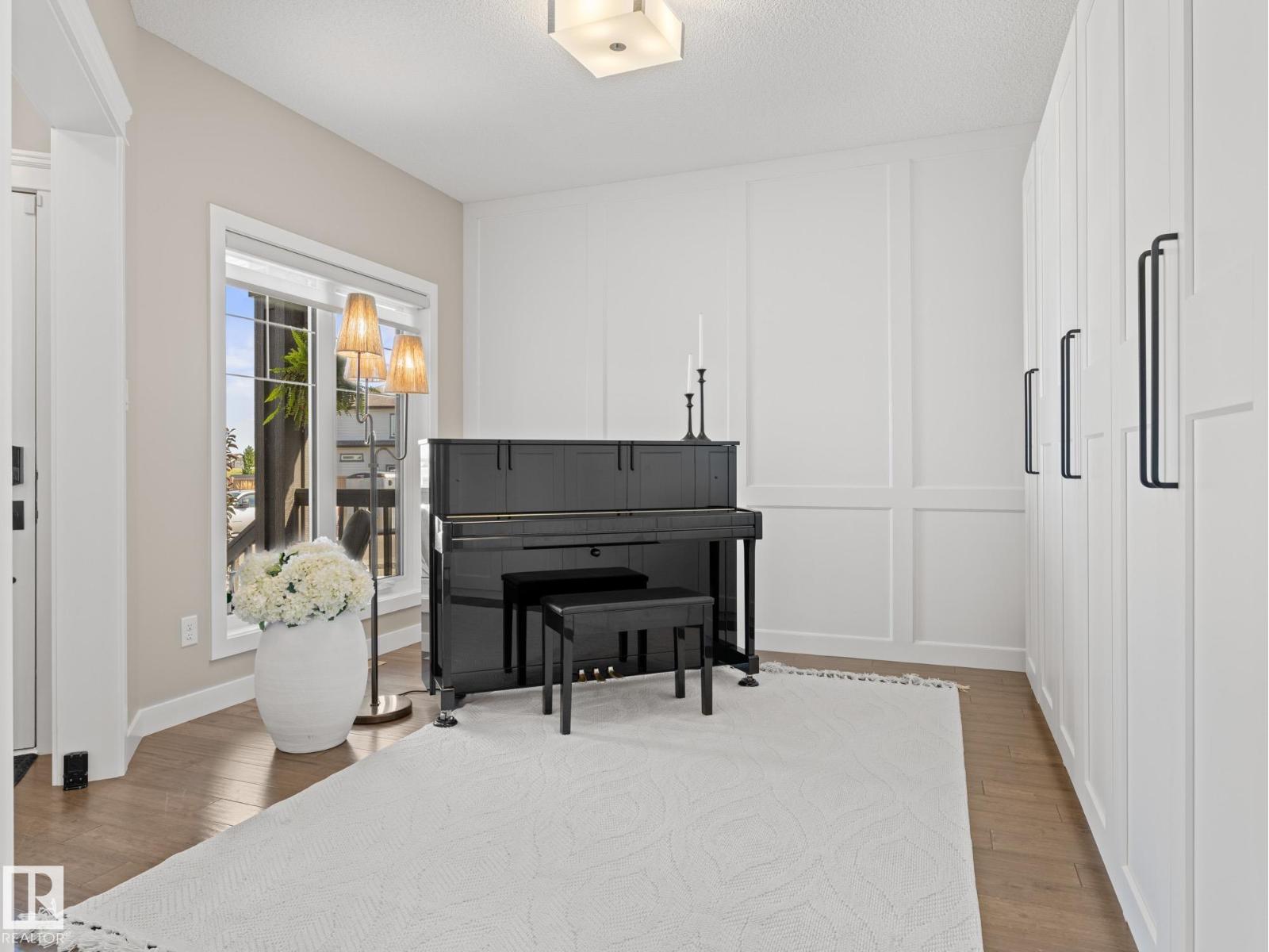 Photo 10 of 17560 122 St Nw, Edmonton AB
