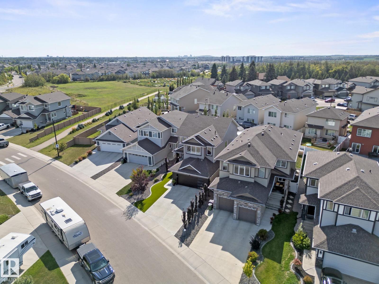 Photo 3 of 17560 122 St Nw, Edmonton AB