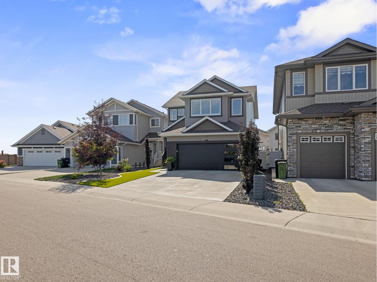 Photo 4 of 17560 122 St Nw, Edmonton AB
