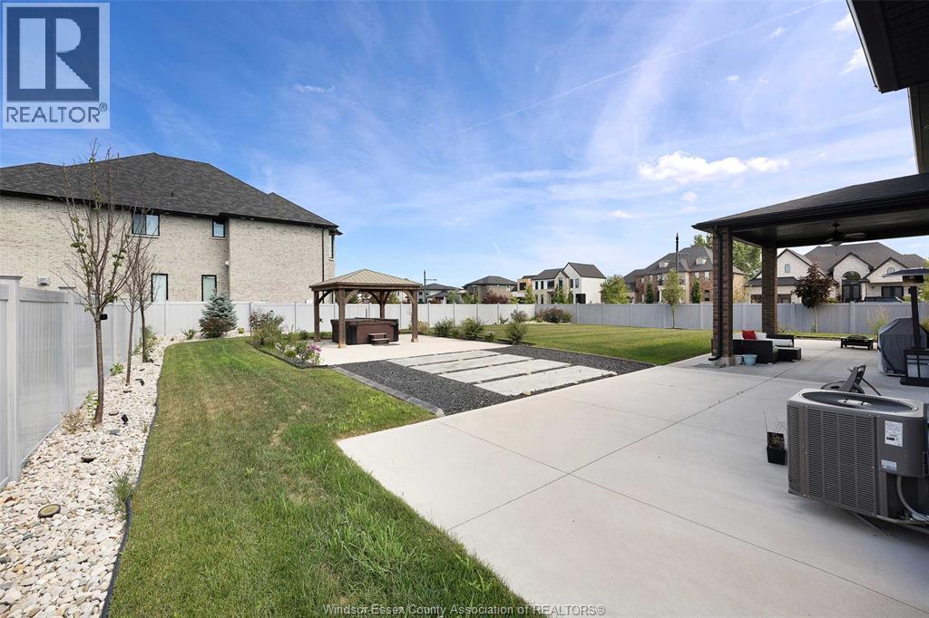 Photo 11 of 5001 Cremasco, Lasalle ON