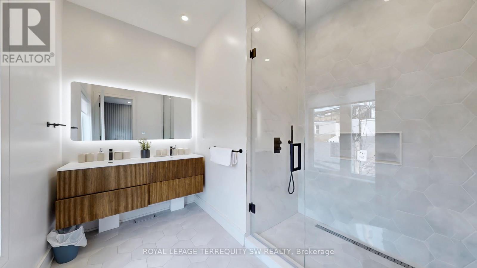 Photo 28 of Coach House 144 Dovercourt Road, Toronto ON