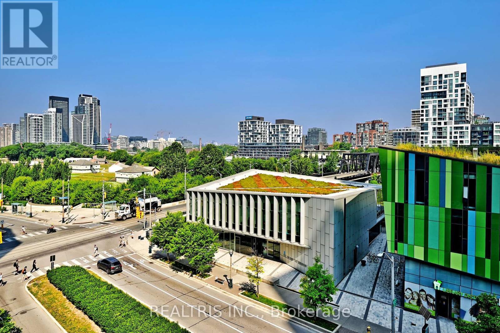 Photo 3 of 611 90 Queens Wharf Road, Toronto ON