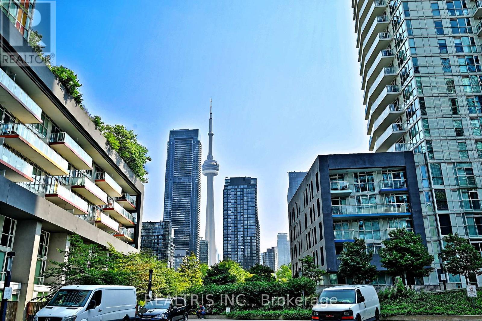 Photo 4 of 611 90 Queens Wharf Road, Toronto ON