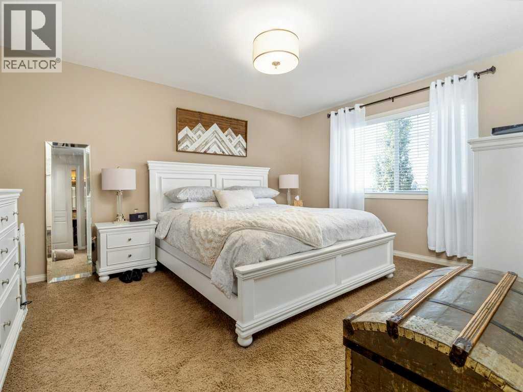 Photo 16 of 104 Firelight Way W, Lethbridge AB