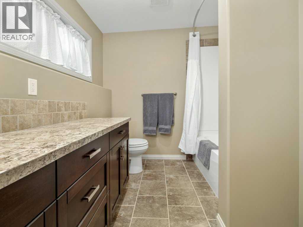 Photo 33 of 104 Firelight Way W, Lethbridge AB