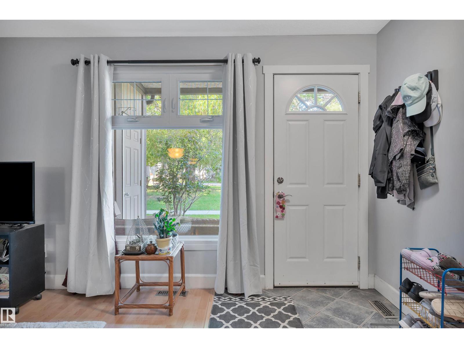 Photo 3 of 5790 172 St Nw, Edmonton AB