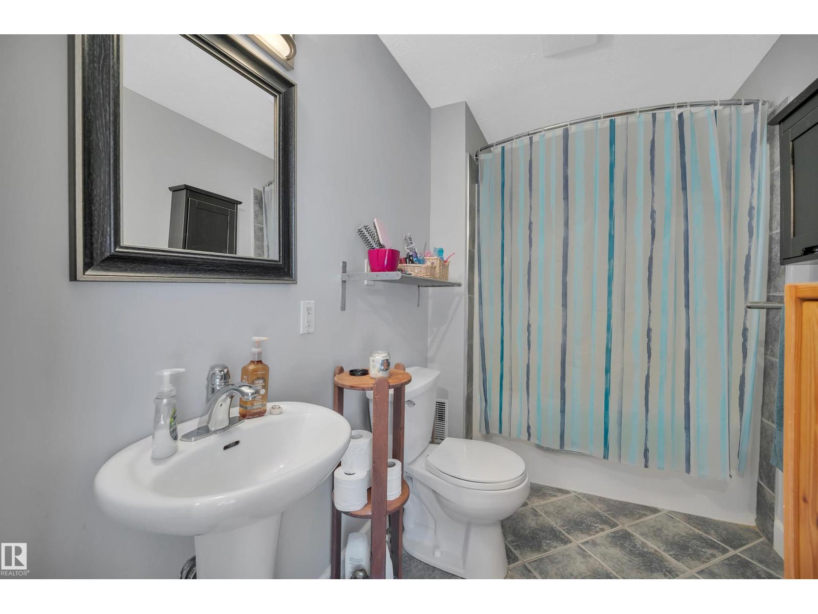 Photo 17 of 5790 172 St Nw, Edmonton AB