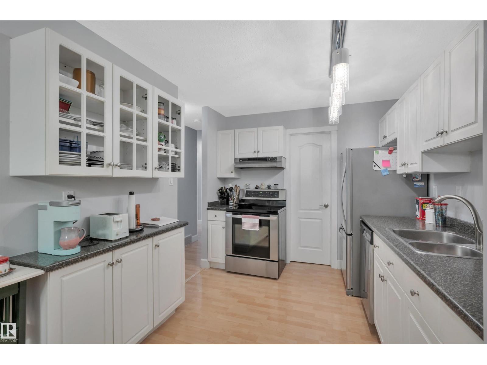 Photo 9 of 5790 172 St Nw, Edmonton AB