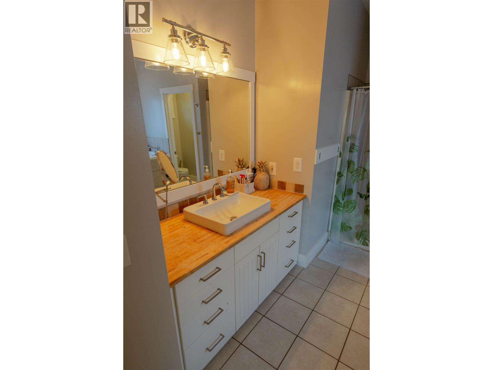 Photo 2 of 8723 109 Avenue, Fort St John BC