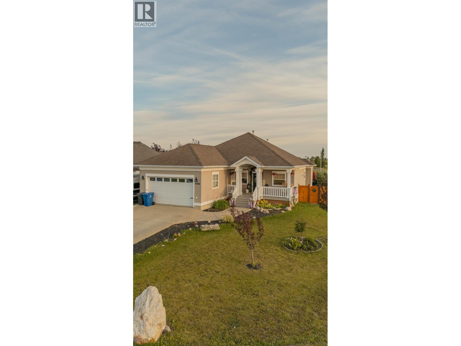 Photo 5 of 8723 109 Avenue, Fort St John BC