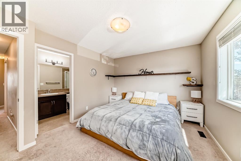 Photo 8 of 401 Cranberry Circle Se, Calgary AB