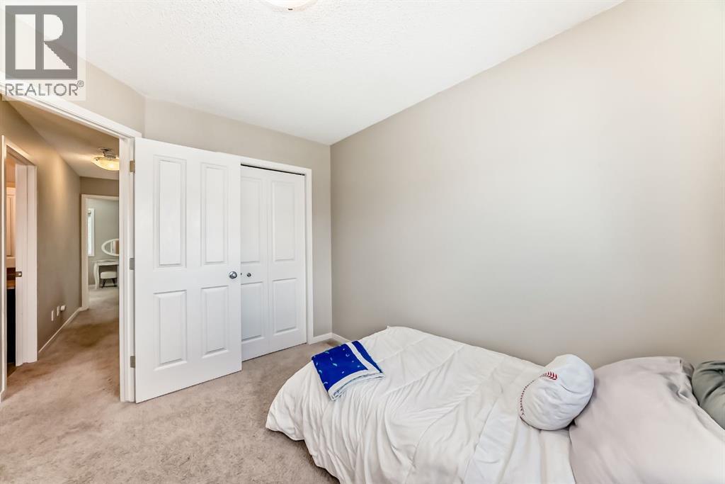 Photo 12 of 401 Cranberry Circle Se, Calgary AB