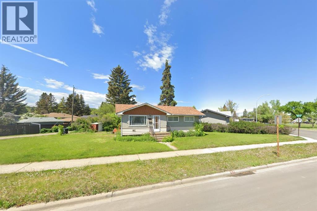 Single Family House Bungalow for Sale in  Beaupre Crescent NW Bowness Calgary 