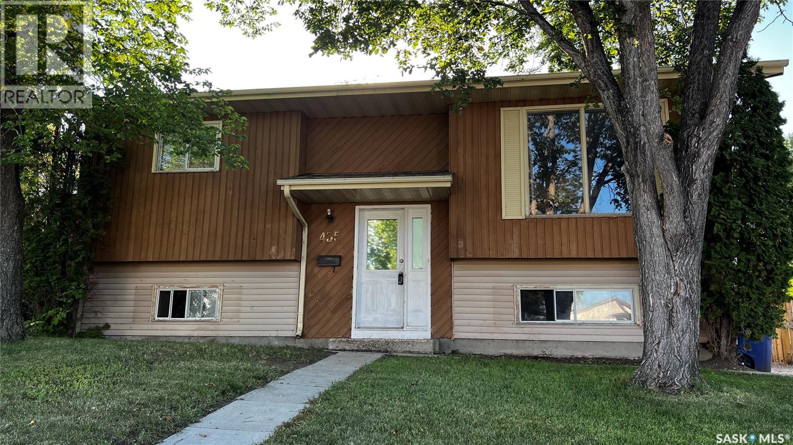 Photo 1 of 435 Bowman Crescent, Saskatoon SK