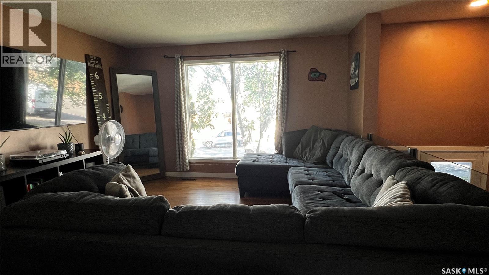 Photo 5 of 435 Bowman Crescent, Saskatoon SK