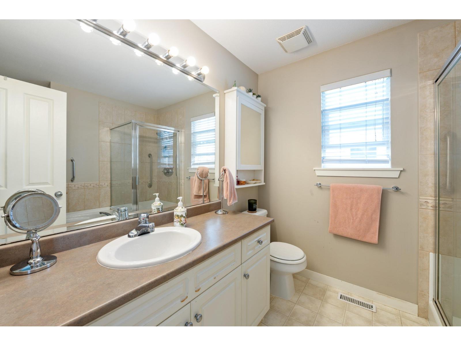Photo 10 of 4 20292 96 Avenue, Langley BC