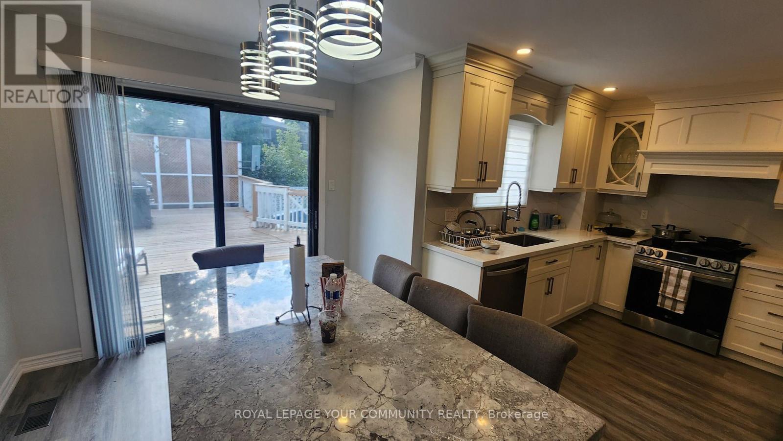 Photo 6 of 1331 Anton Square, Pickering ON