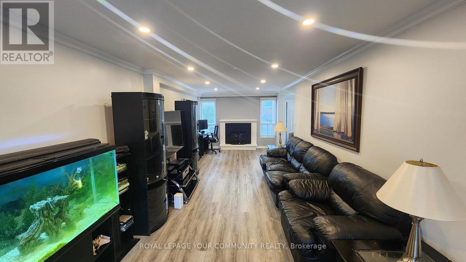 Photo 7 of 1331 Anton Square, Pickering ON