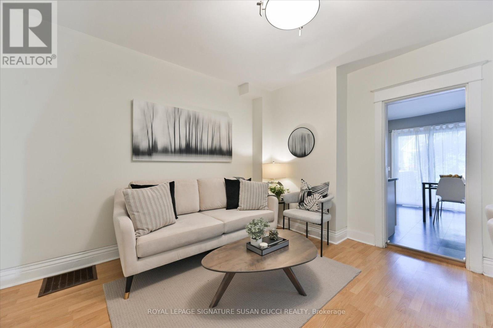 Photo 11 of 1125 Woodbine Avenue, Toronto ON