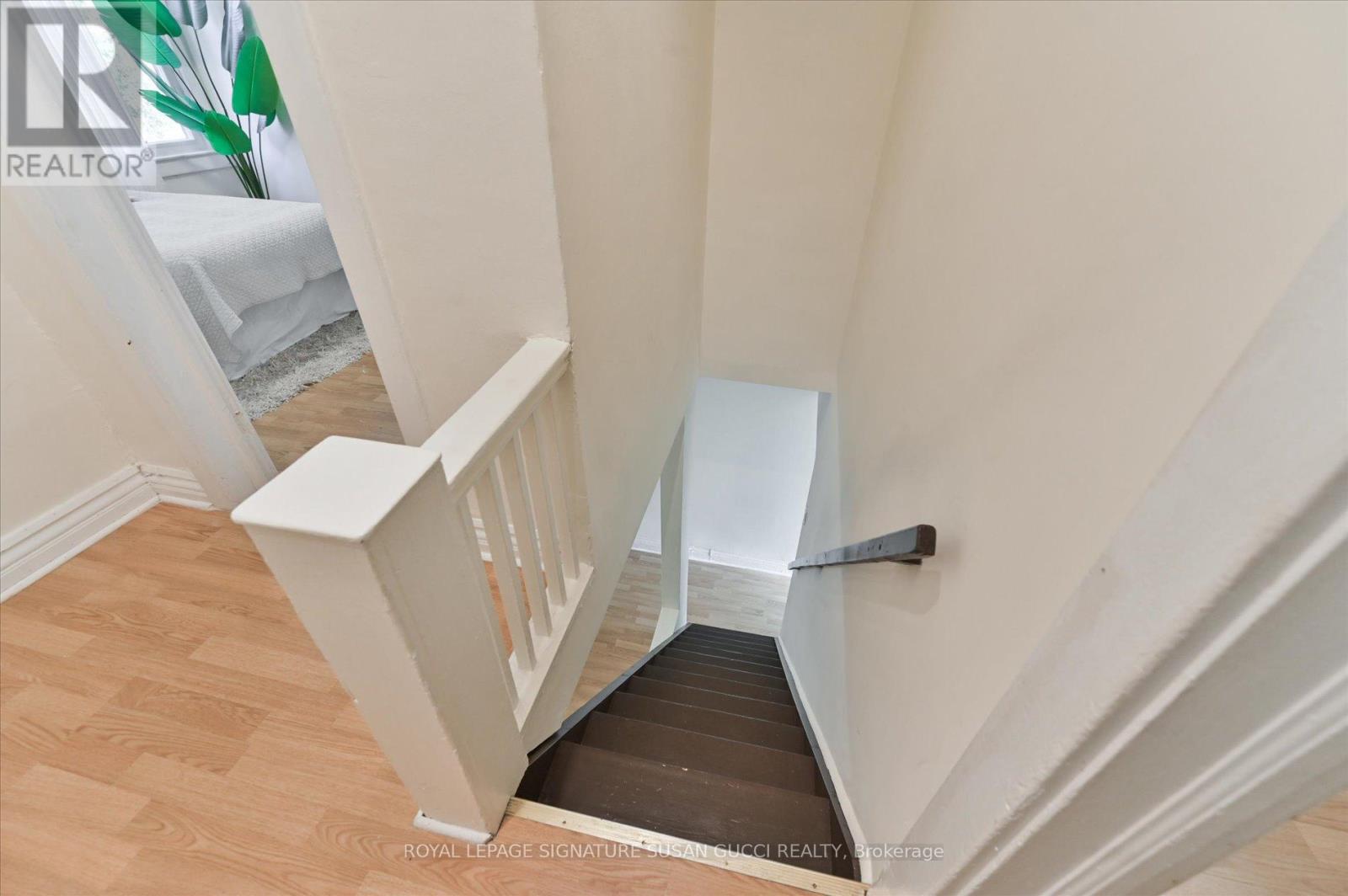 Photo 18 of 1125 Woodbine Avenue, Toronto ON