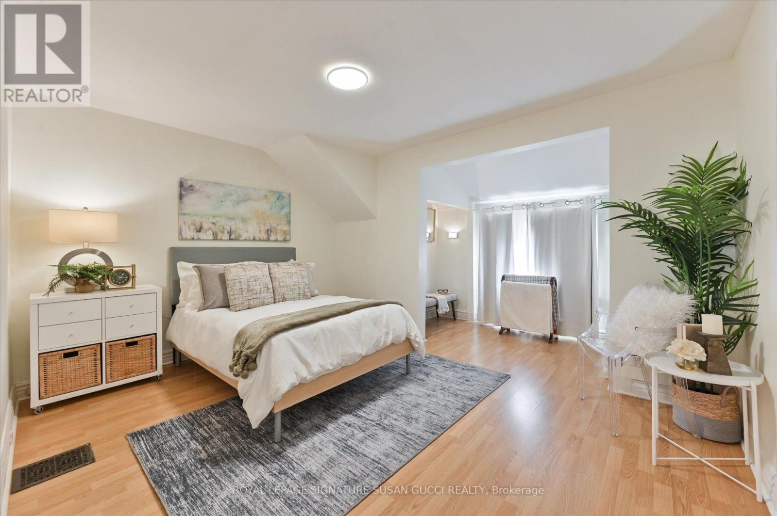 Photo 20 of 1125 Woodbine Avenue, Toronto ON