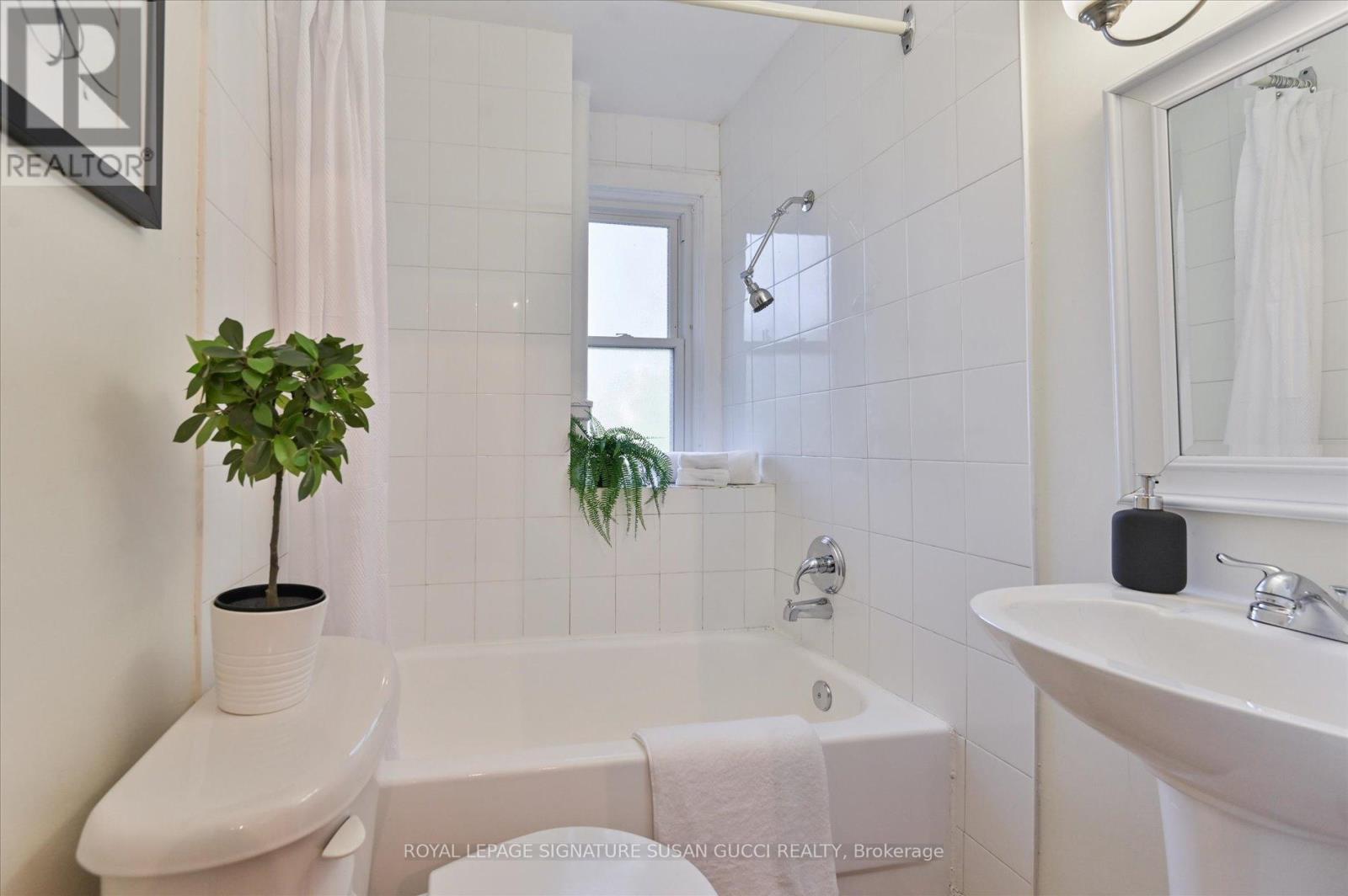 Photo 25 of 1125 Woodbine Avenue, Toronto ON