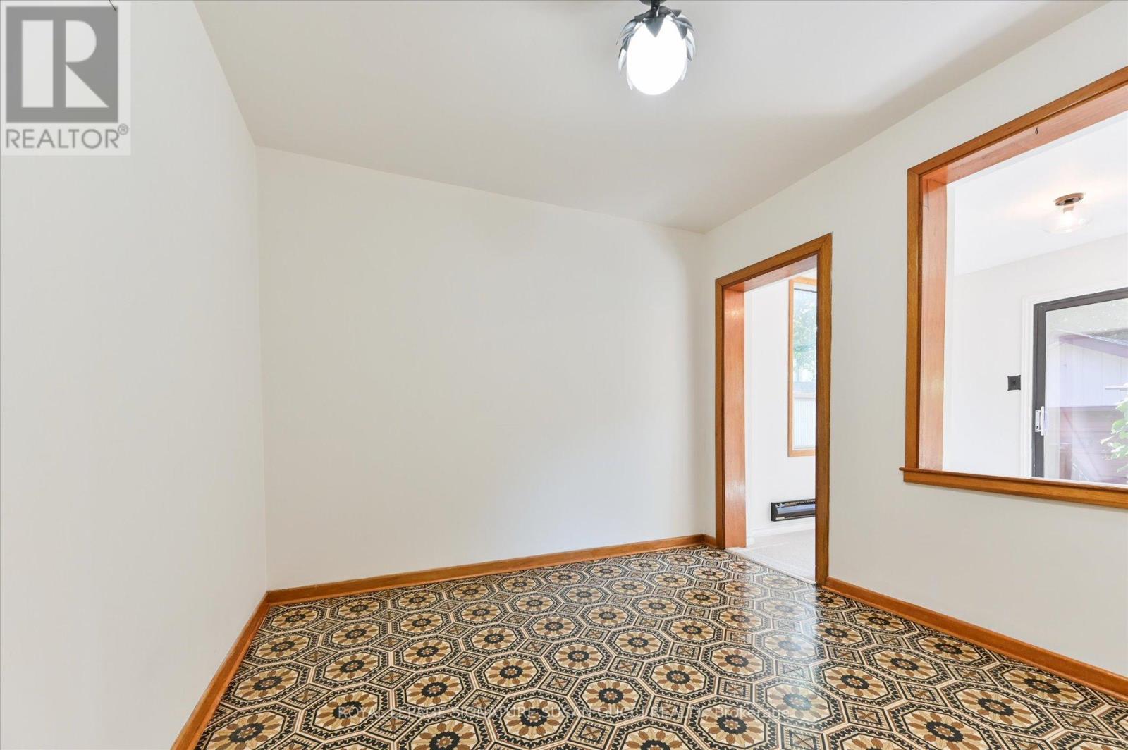 Photo 5 of 96 Woodycrest Avenue, Toronto ON