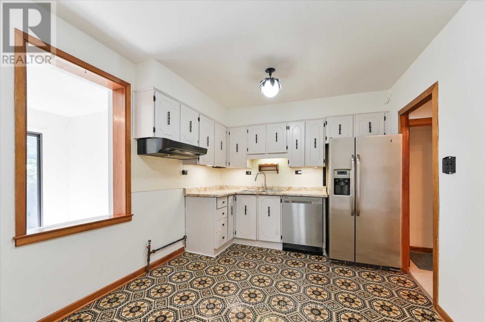 Photo 13 of 96 Woodycrest Avenue, Toronto ON