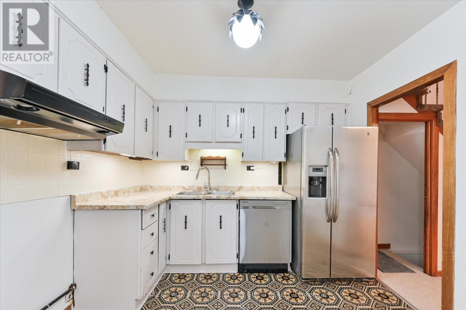 Photo 2 of 96 Woodycrest Avenue, Toronto ON