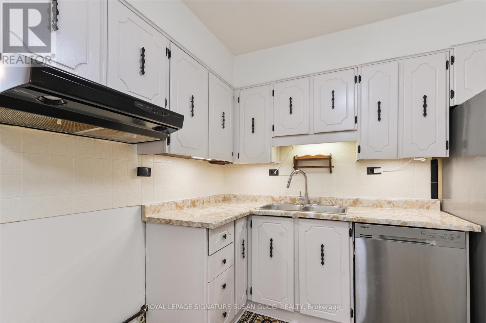 Photo 16 of 96 Woodycrest Avenue, Toronto ON