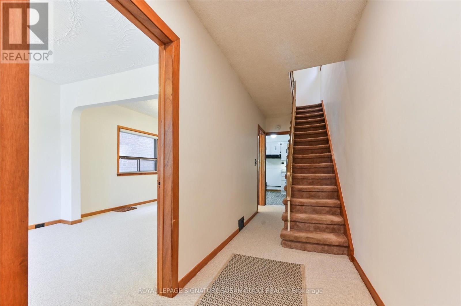 Photo 4 of 96 Woodycrest Avenue, Toronto ON