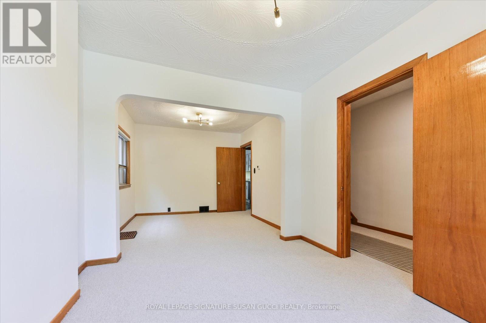 Photo 23 of 96 Woodycrest Avenue, Toronto ON