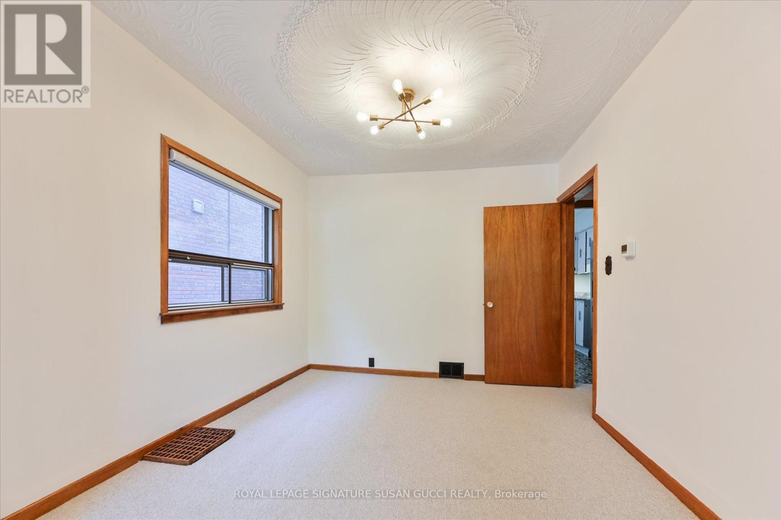 Photo 3 of 96 Woodycrest Avenue, Toronto ON