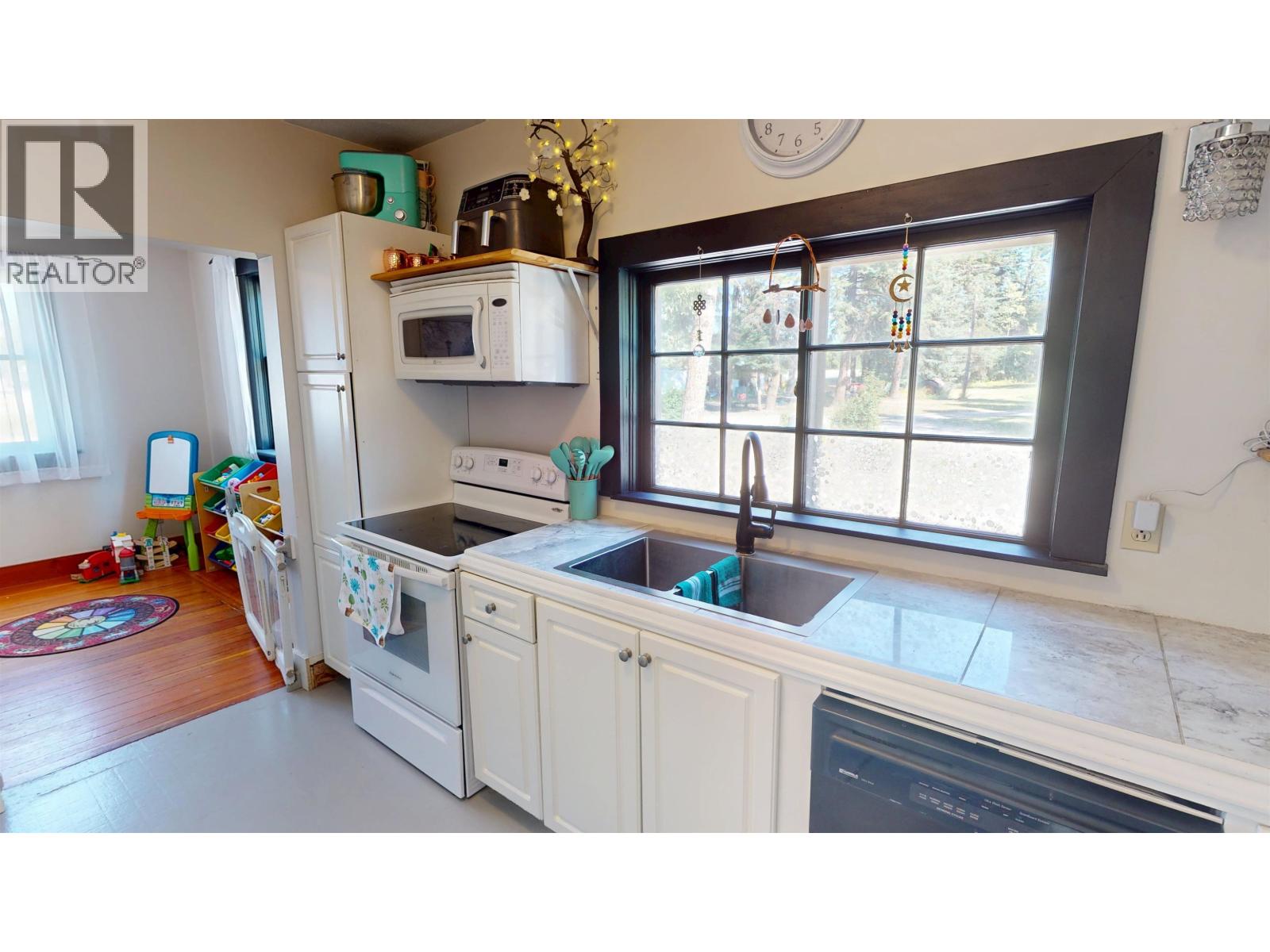 2071 BLACKWATER ROAD, Quesnel