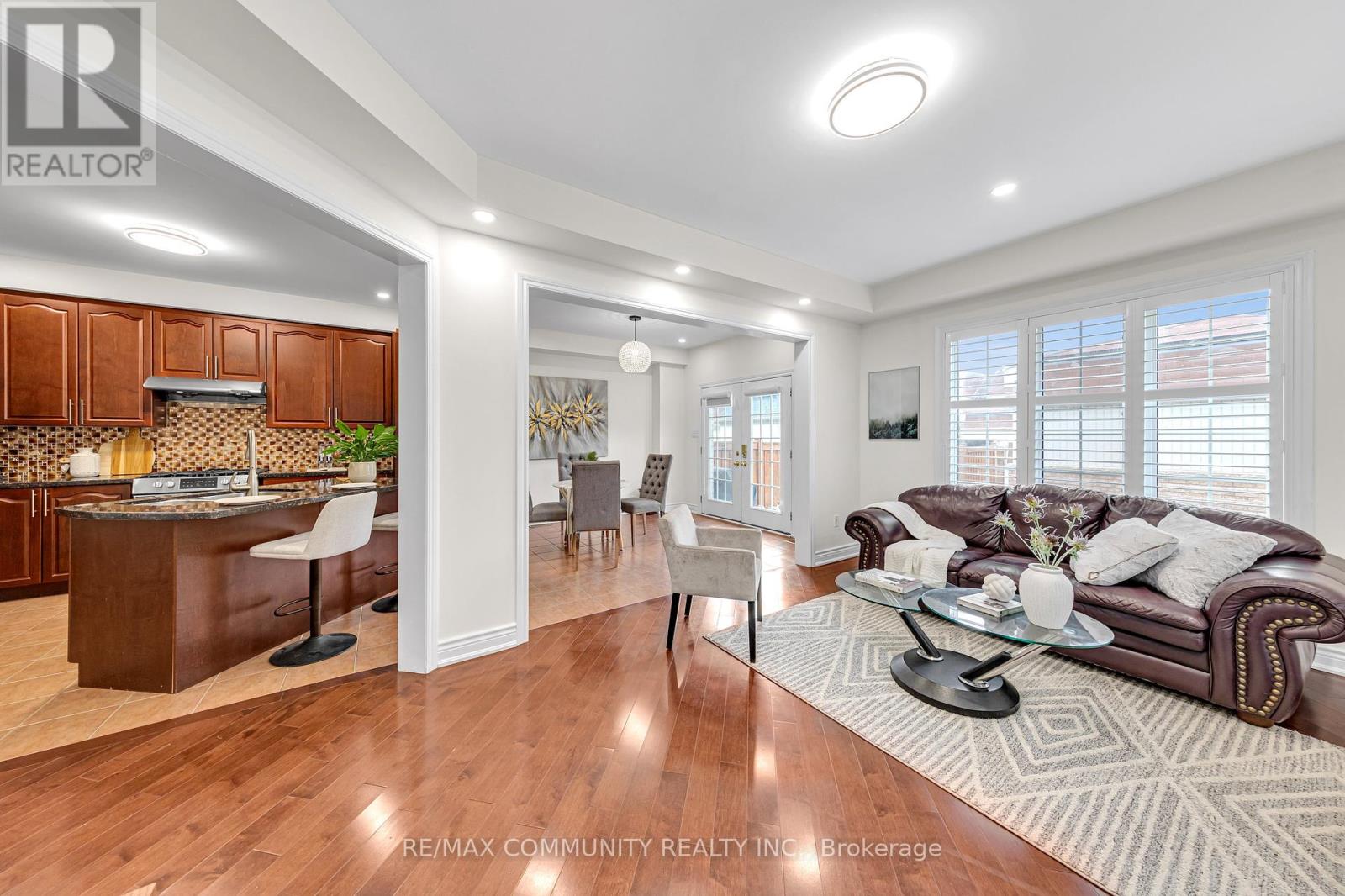 Photo 10 of 17 Rouge Bank Drive, Markham ON
