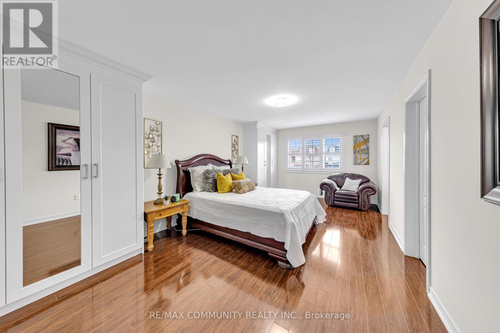 Photo 12 of 17 Rouge Bank Drive, Markham ON