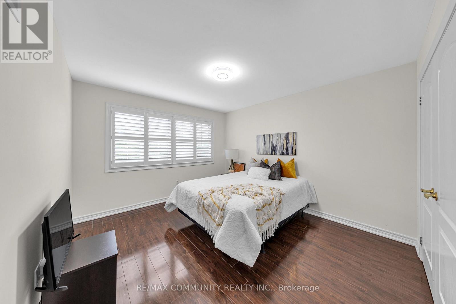Photo 16 of 17 Rouge Bank Drive, Markham ON