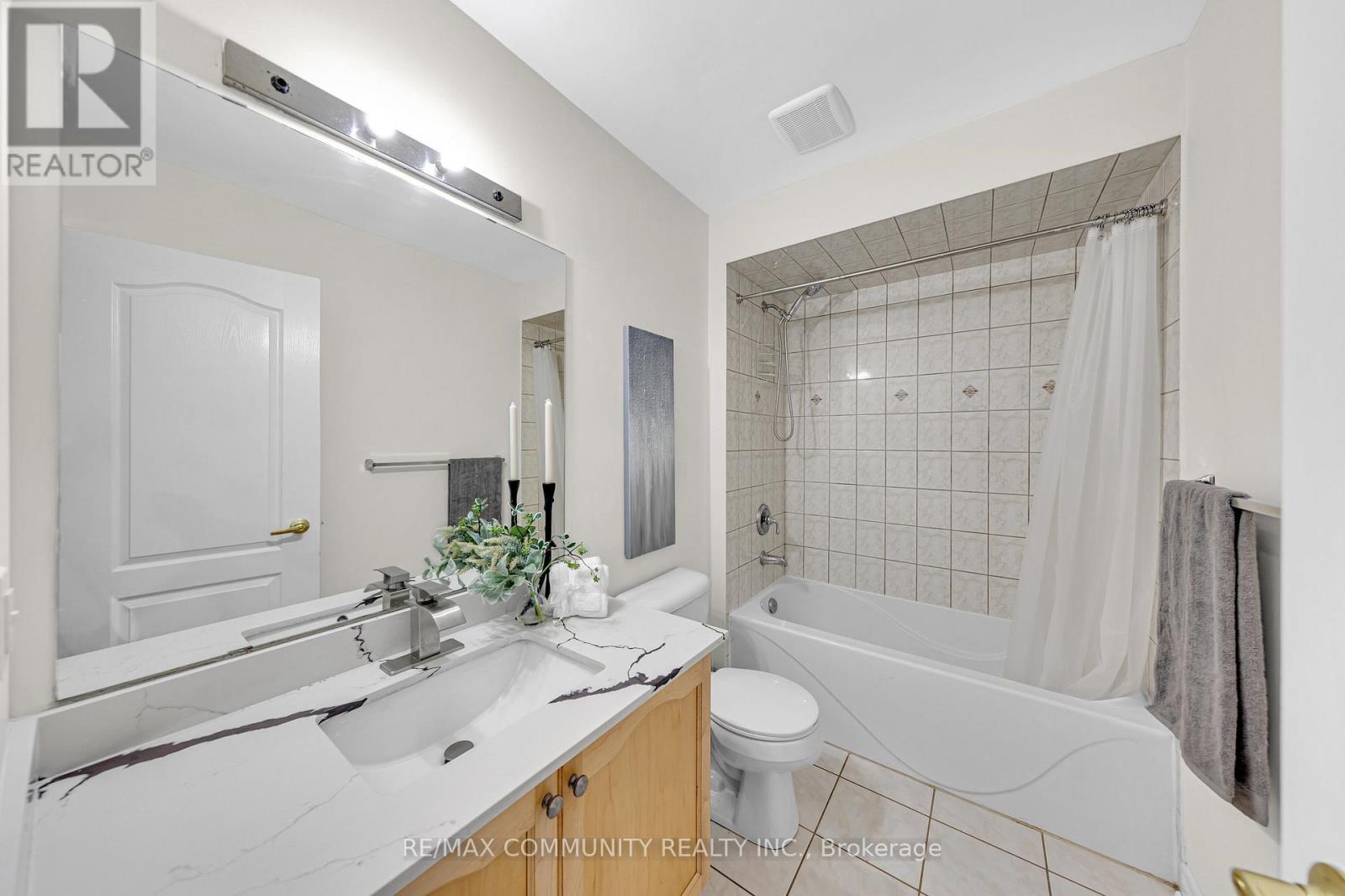Photo 18 of 17 Rouge Bank Drive, Markham ON