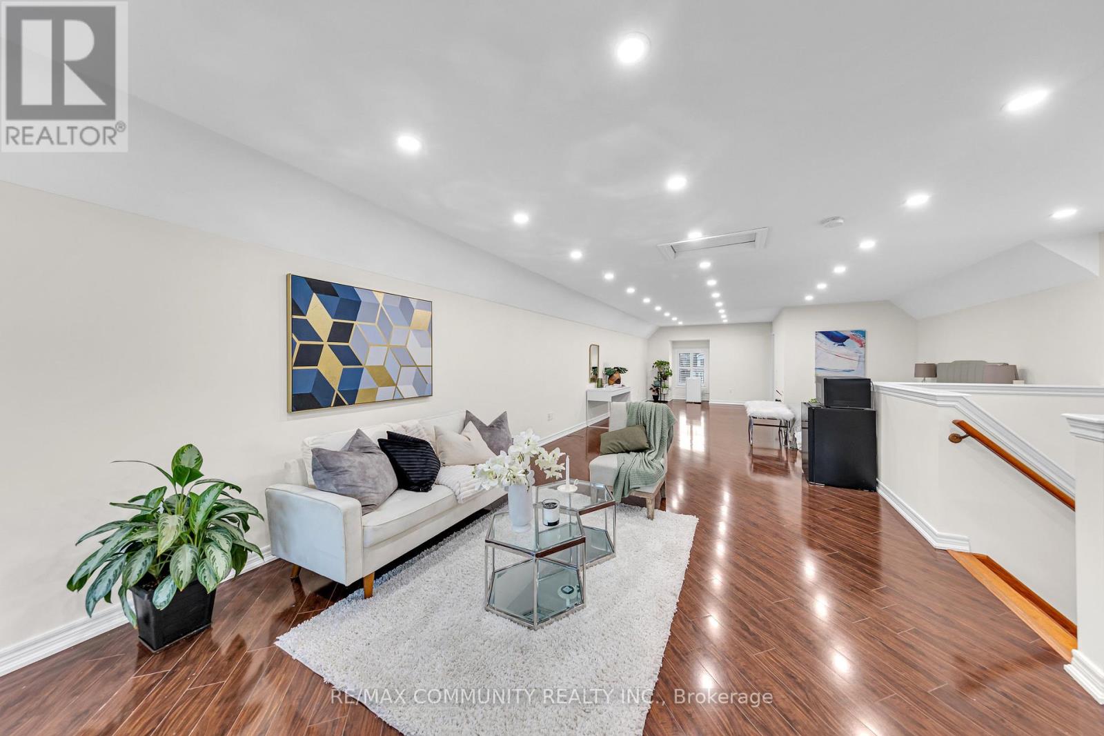 Photo 23 of 17 Rouge Bank Drive, Markham ON