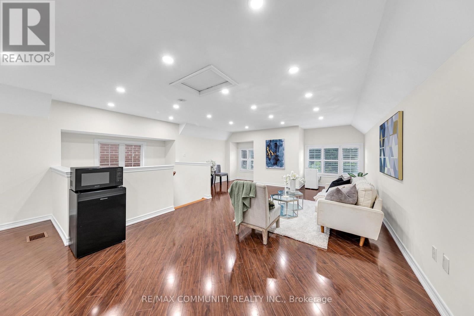 Photo 24 of 17 Rouge Bank Drive, Markham ON
