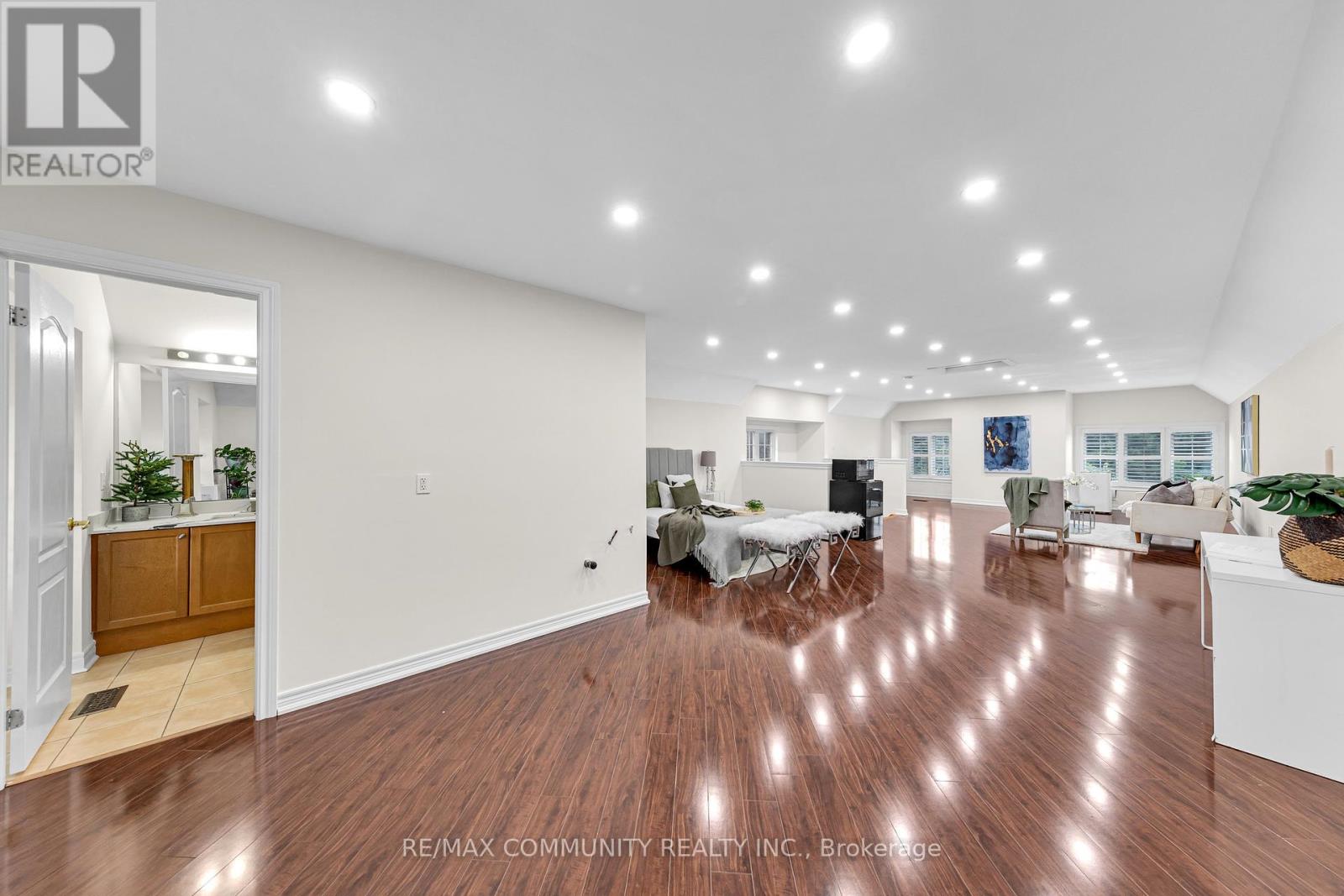 Photo 25 of 17 Rouge Bank Drive, Markham ON