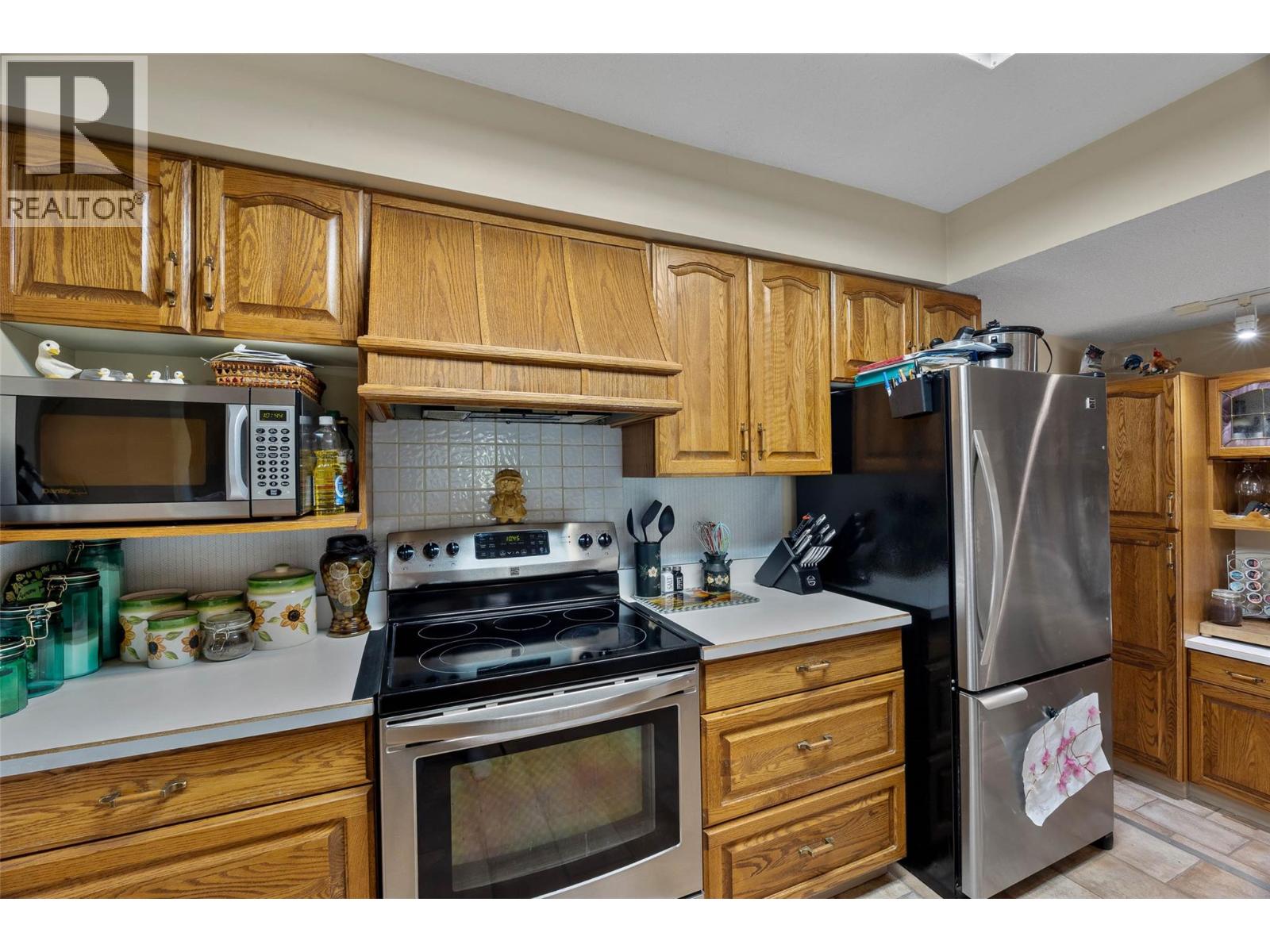 Photo 5 of 820 Ollek Street, Kamloops BC