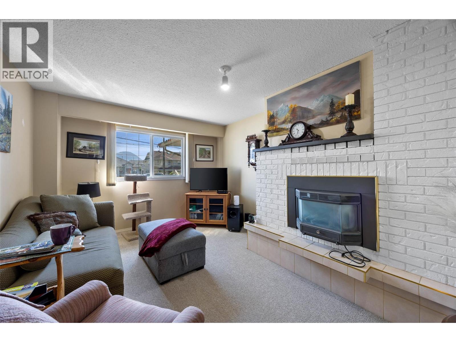 Photo 9 of 820 Ollek Street, Kamloops BC