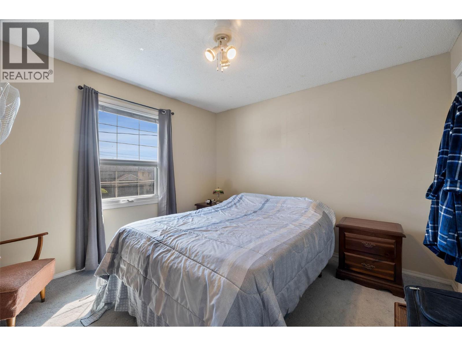 Photo 6 of 820 Ollek Street, Kamloops BC
