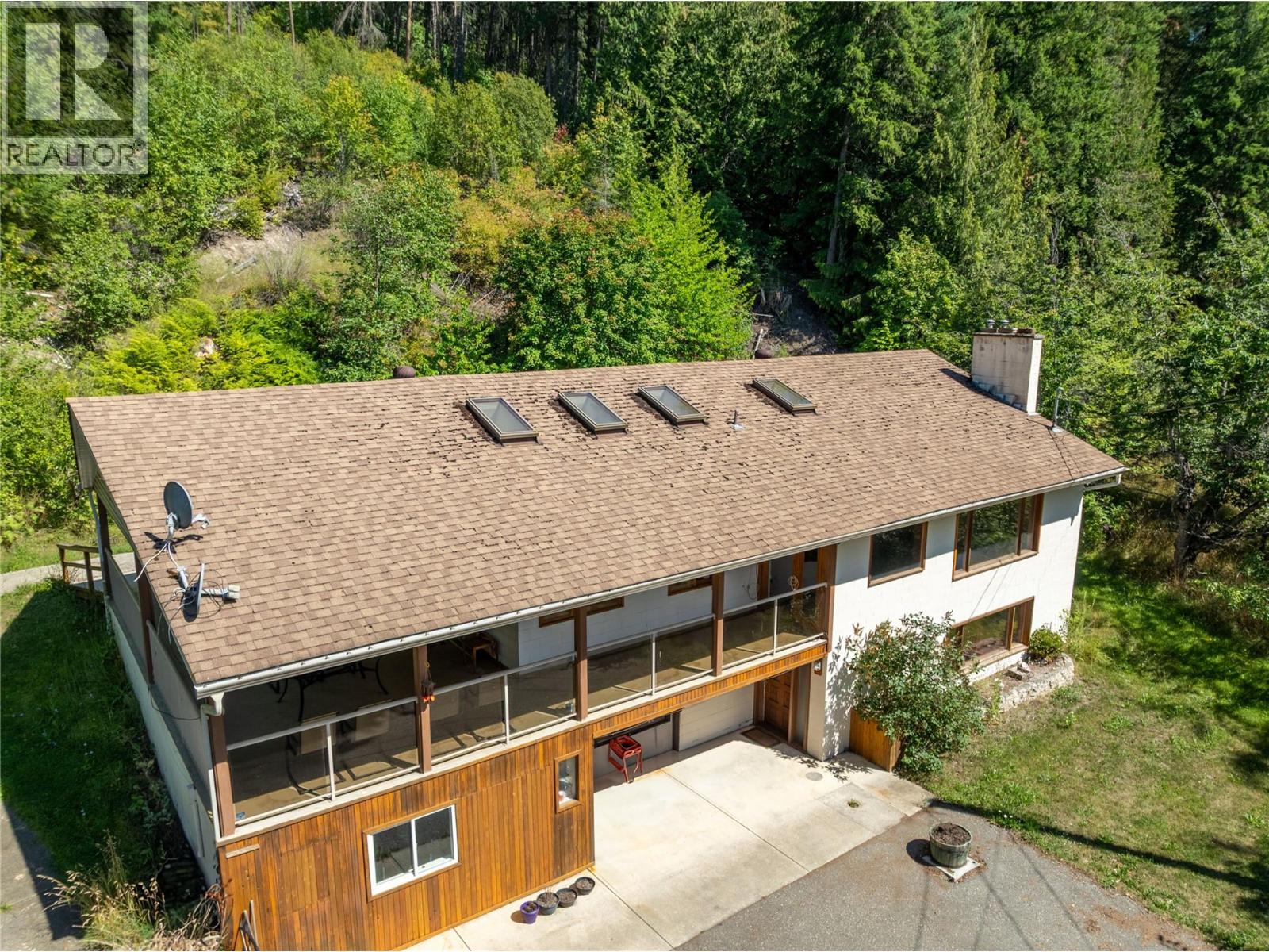 Photo 9 of 2066 Eagle Bay Road, Blind Bay BC