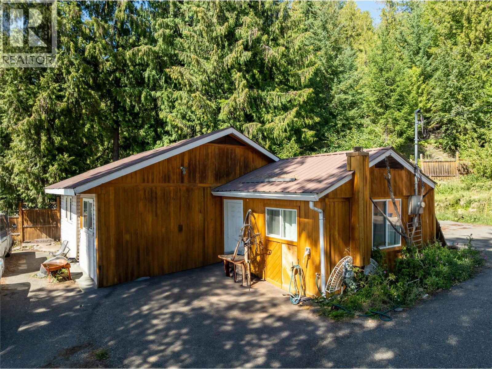 Photo 10 of 2066 Eagle Bay Road, Blind Bay BC