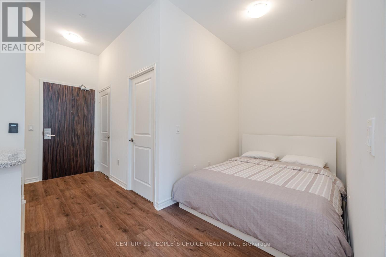 Photo 4 of 108 349 Rathburn Road W, Mississauga ON