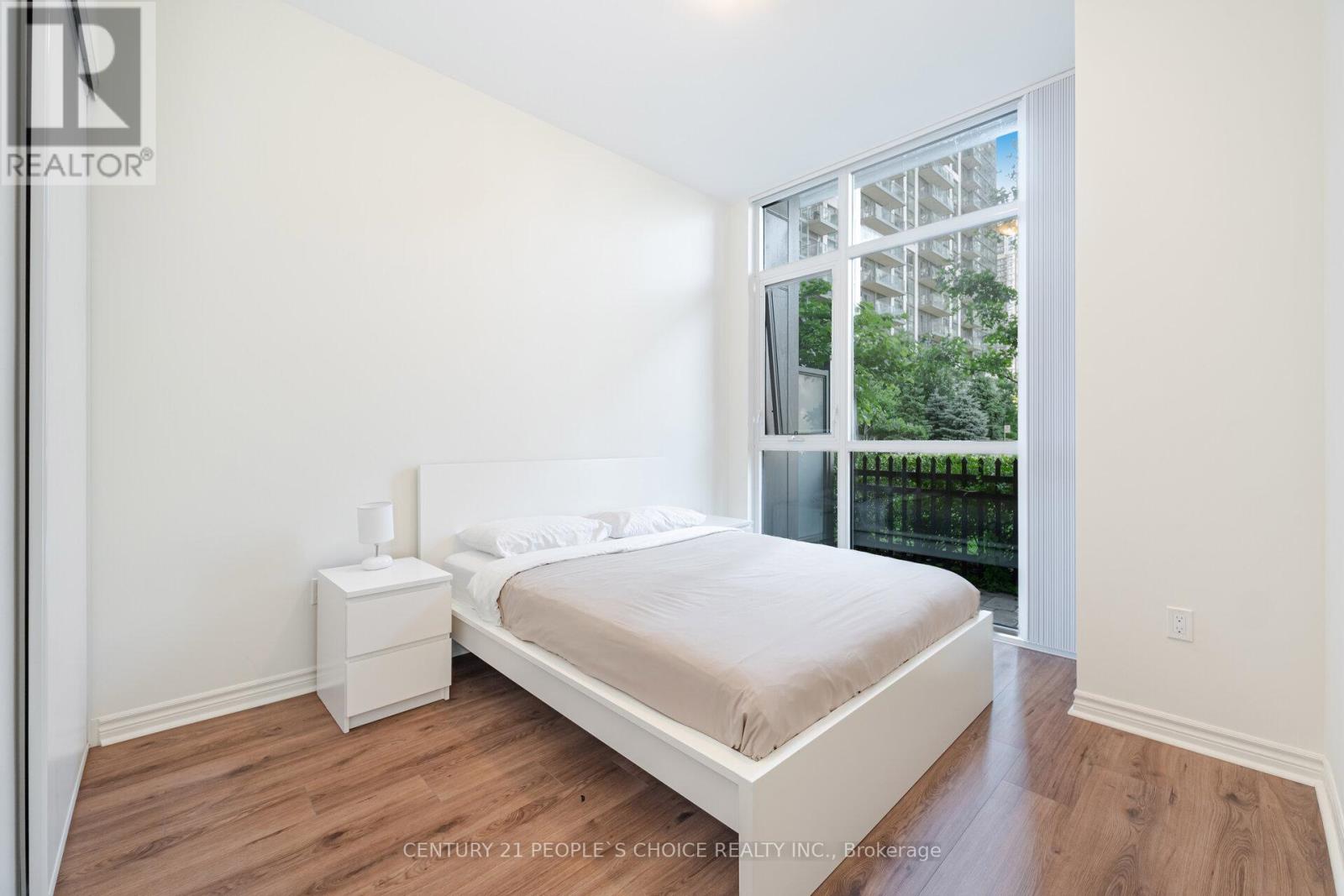 Photo 11 of 108 349 Rathburn Road W, Mississauga ON