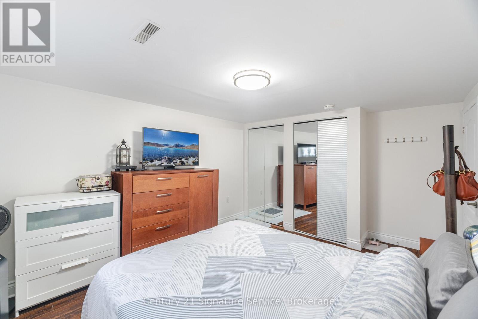 Photo 8 of Basement 3583 Ellengale Drive, Mississauga ON