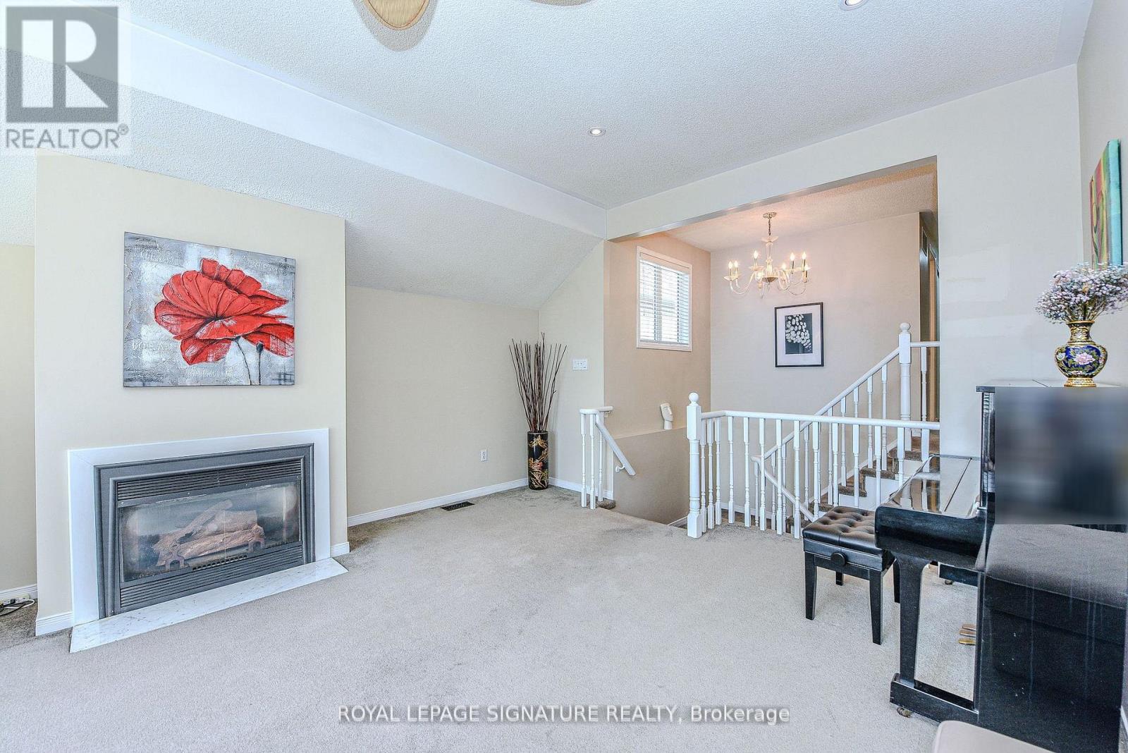 Photo 4 of 2547 Raglan Court, Mississauga ON